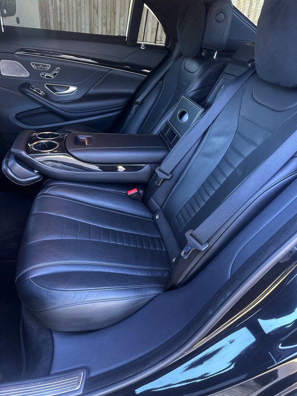 Chauffeurs privé / VTC haut de gamme avec navettes et véhicules de luxe pour Mariages sur Montpellier 34 Hérault Occitanie.