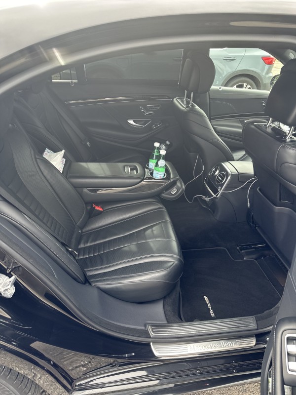 Mariage et réception avec voiture de luxe et chauffeur privé sur Montpellier 34 Hérault Occitanie 