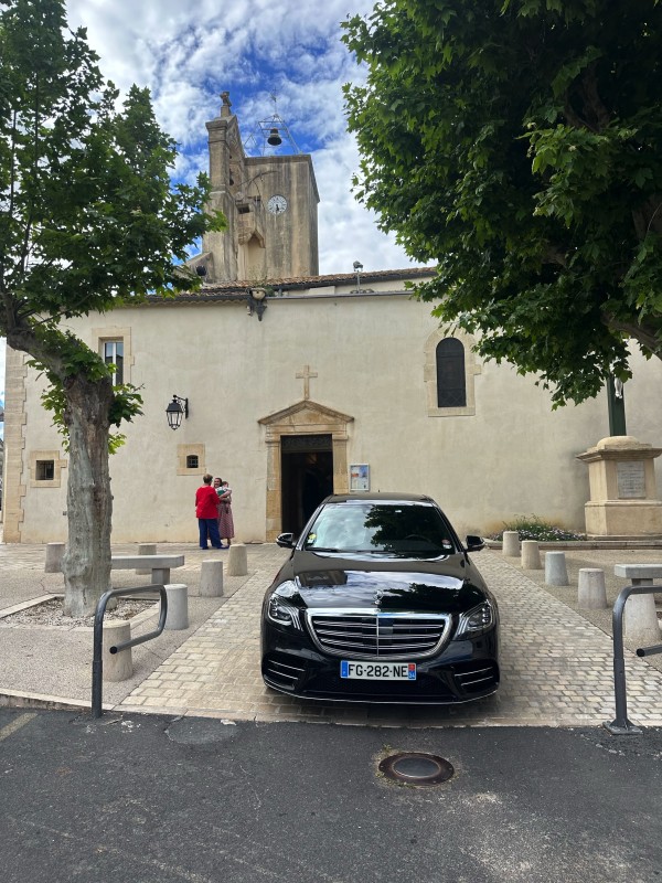 Chauffeur privé / VTC avec voiture de luxe et prestige pour mariages sur Montpellier 34 Hérault Occitanie.